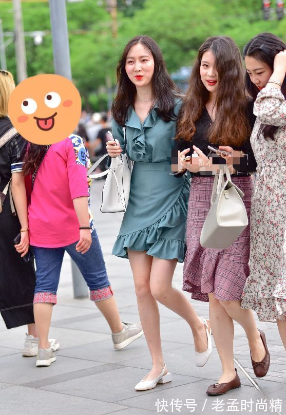 三个人 好闺蜜一起约会逛街,三个人三套裙展示不同的魅力