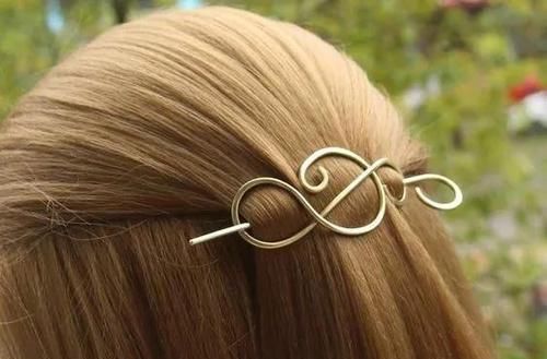 最简单的发型,配上最有创意的发饰,这个春夏,做最水灵的女孩