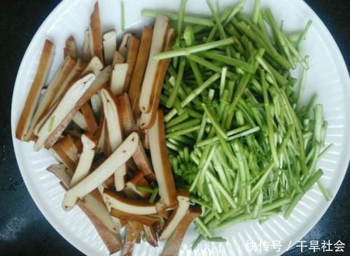 这菜比黄瓜刮油,等于“天然泻药”,清脆美味,口臭没了,越吃越瘦