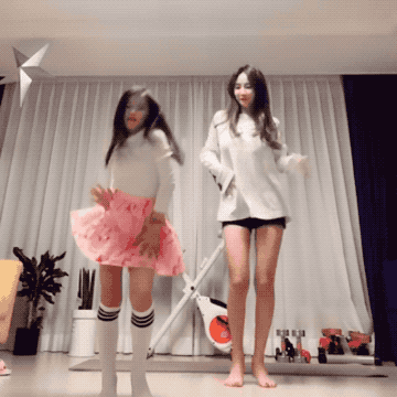 健身房|35岁辣妈爱健身，身材火辣很撩人，跟女儿一起跳舞像姐妹