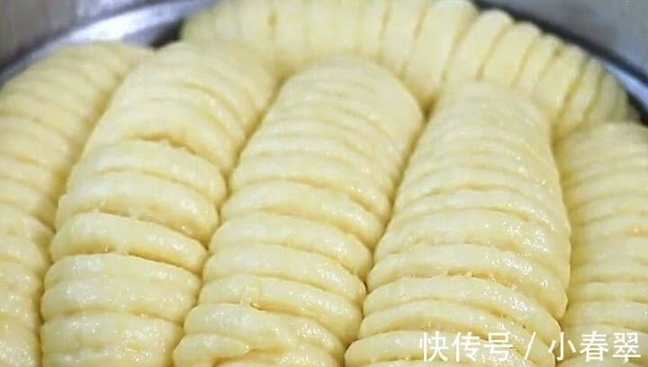 入秋后我家面粉从不蒸馒头，如此做香软又营养，大人孩子都爱吃