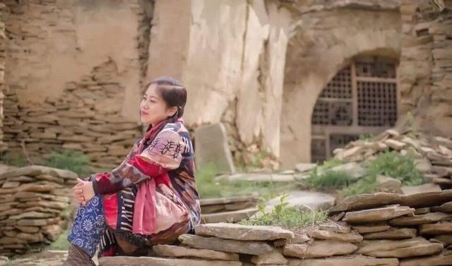 当初那个贷款120万，负债上《星光大道》的农村女孩，现在怎样了