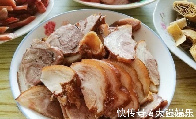 搭配|晒晒婆婆家的年夜饭,12道菜,荤素搭配有营养,简单好吃有味道