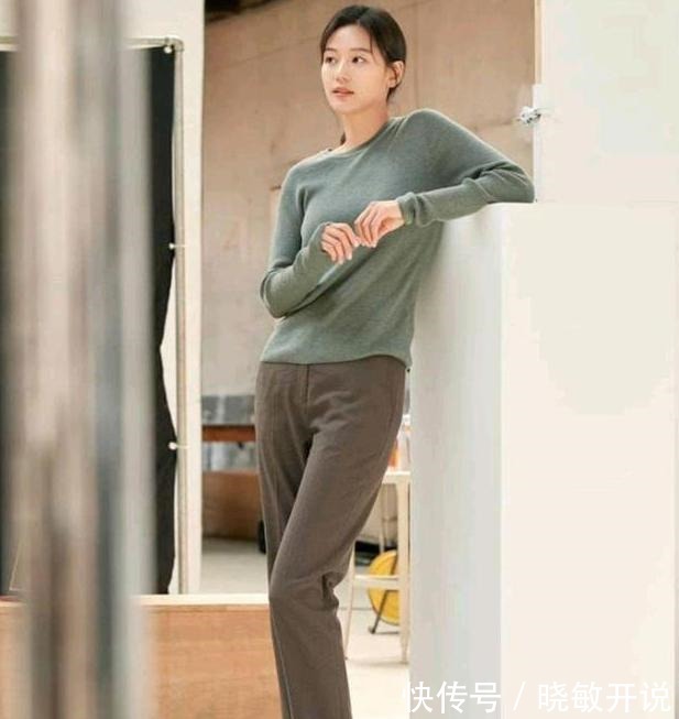 西服裤 越来越多女人喜欢穿绿色单品了,既减龄又好看,尽显优雅魅力