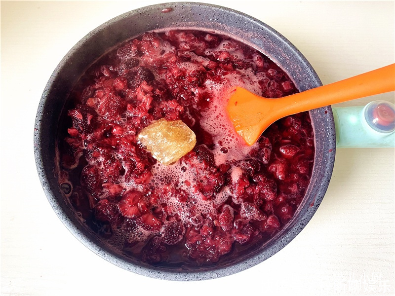 美味|自制杨梅酱,做法简单,酸酸甜甜,美味百搭零添加,吃一年也不坏