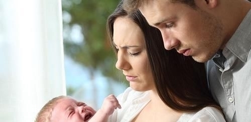 情绪|宝宝被妈妈骂哭,为何还要妈妈抱?背后原因,很暖心