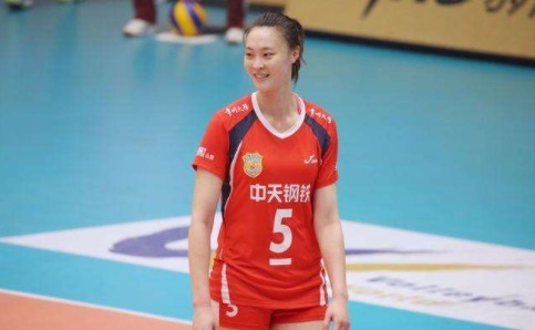 小公主|惠若琪晒一家三口合影!调侃小公主头发,新发型嘟嘴卖萌超减龄