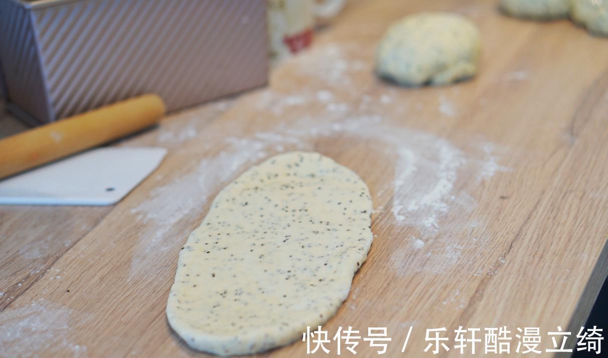 吐司|自制无添加的奶香味吐司，柔软无比，隔天吃也不会发硬