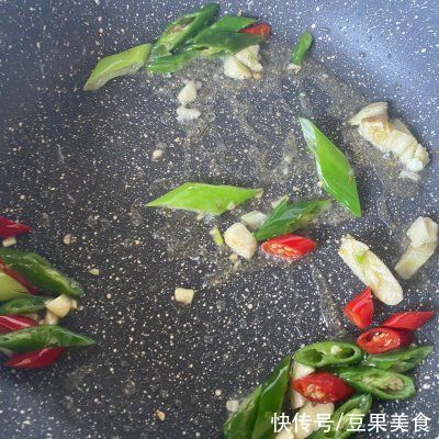 白菜炖粉条在家做,美味又营养,轻松又简单