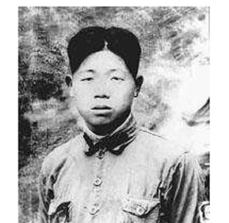 授予|被授予开国上将时，他才40岁，之后军中任职超过所有开国大将上将