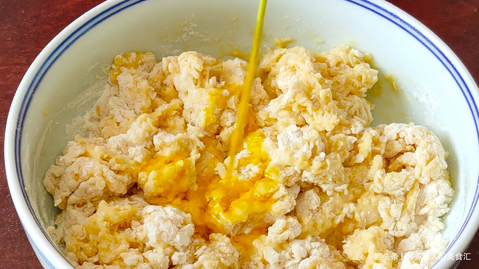 面粉不要做包子馒头了,教你新做法,不蒸也不烤,上桌就扫光