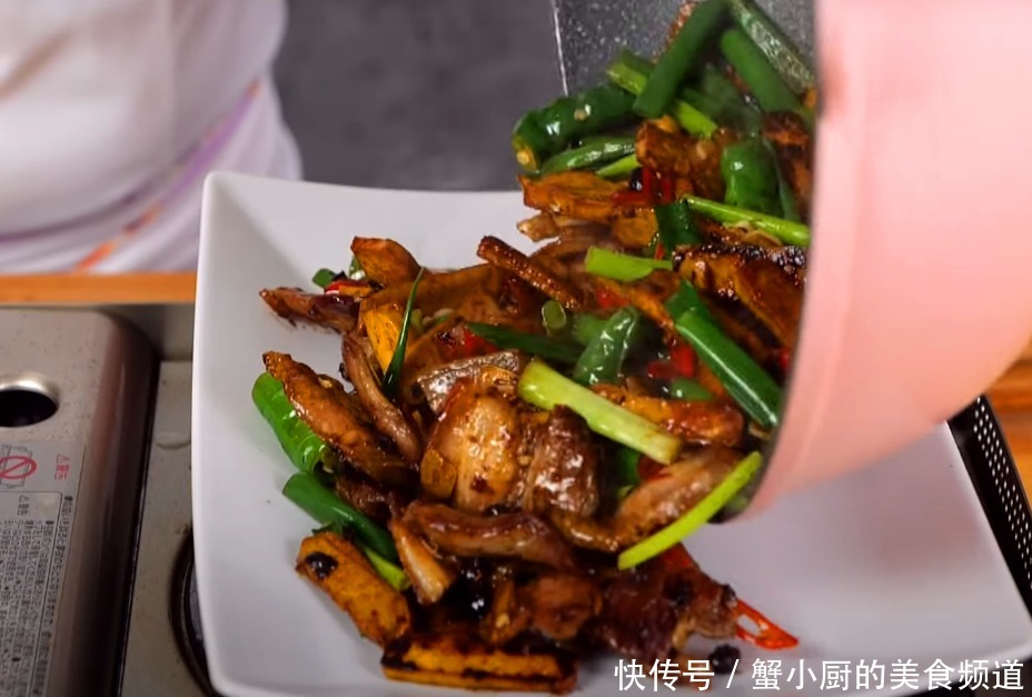 做法|川菜回锅肉,今天教你不油腻做法,入口香嫩让你多吃两碗饭