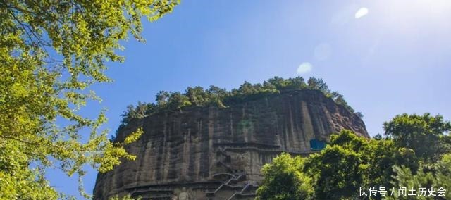 佛像|悬崖上的奇迹，佛像在1600年保存得很好，但是眼睛被挖空了