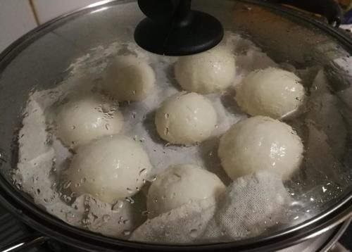 小苏打|夏天发面蒸馒头，不要只会放酵母，教你正确做法，馒头香甜又松软