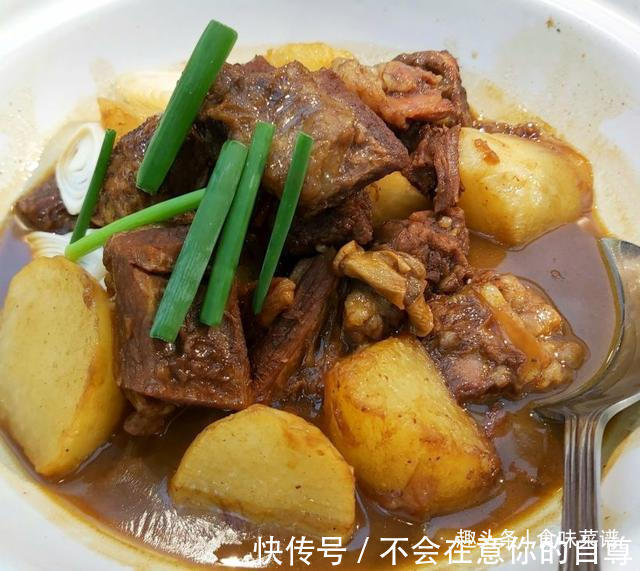 老丈人办升学宴，我随礼一千元，看看他安排的这桌菜，值多少钱