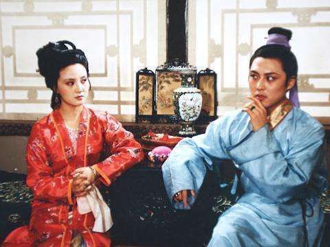 王熙凤|王熙凤在夫妻生活中有多霸道平儿的1次酒后失言说出了真相