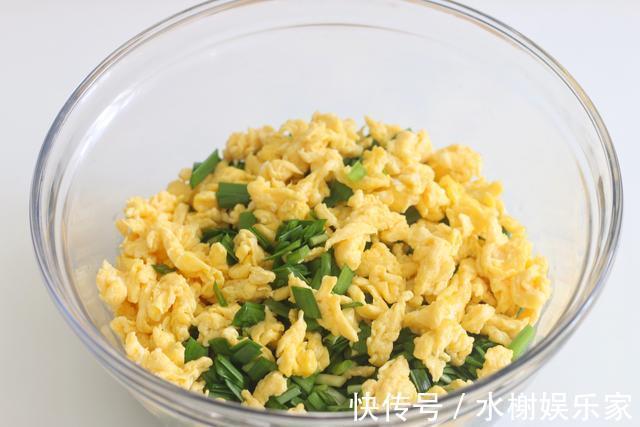 春天最鲜的蔬菜,加几个鸡蛋做成盒子,不爱面食的南方人见了都馋