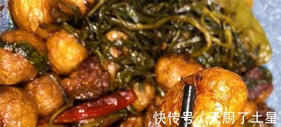 菜市场遇见它别手软，买来不去皮不切口，加料锅里炒一炒，真脆嫩！