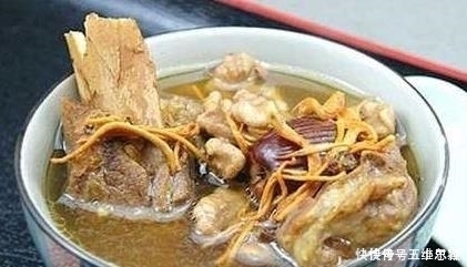 同事来家中做客,媳妇做的四菜一汤家常菜,让我撑足场面