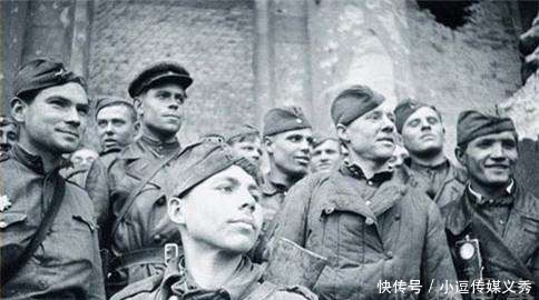 苏军|二战的苏军为什么很少佩戴备用子弹袋,背后的原因揭露战争的残酷
