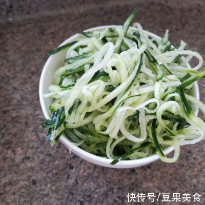 鸡肉卷这么做大人孩子都爱吃