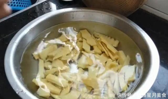 焯水|冬天,这菜让家人多吃,脆嫩爽口,开胃健脾助消化,我家1周吃2次