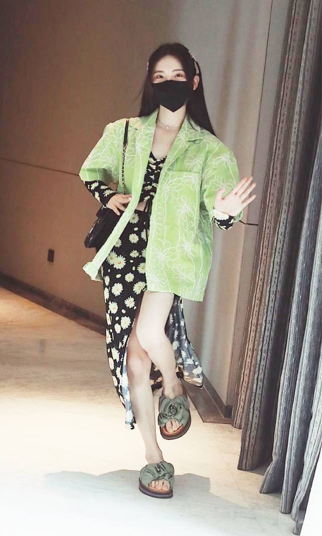 超越|【锦鲤】杨超越,从漫画里走出来的少女,对她的穿搭又刷新了认知!