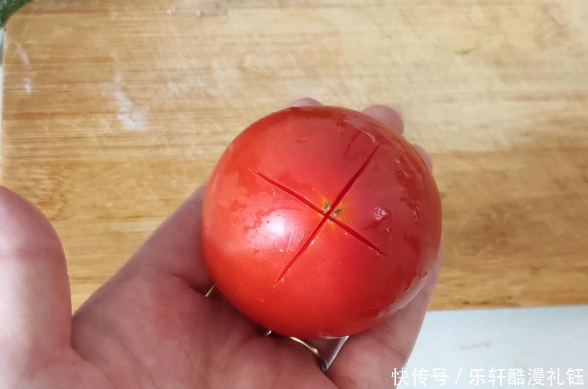 搭配|丝瓜和番茄的完美搭配,简单一炒,开胃下饭,家人都爱吃
