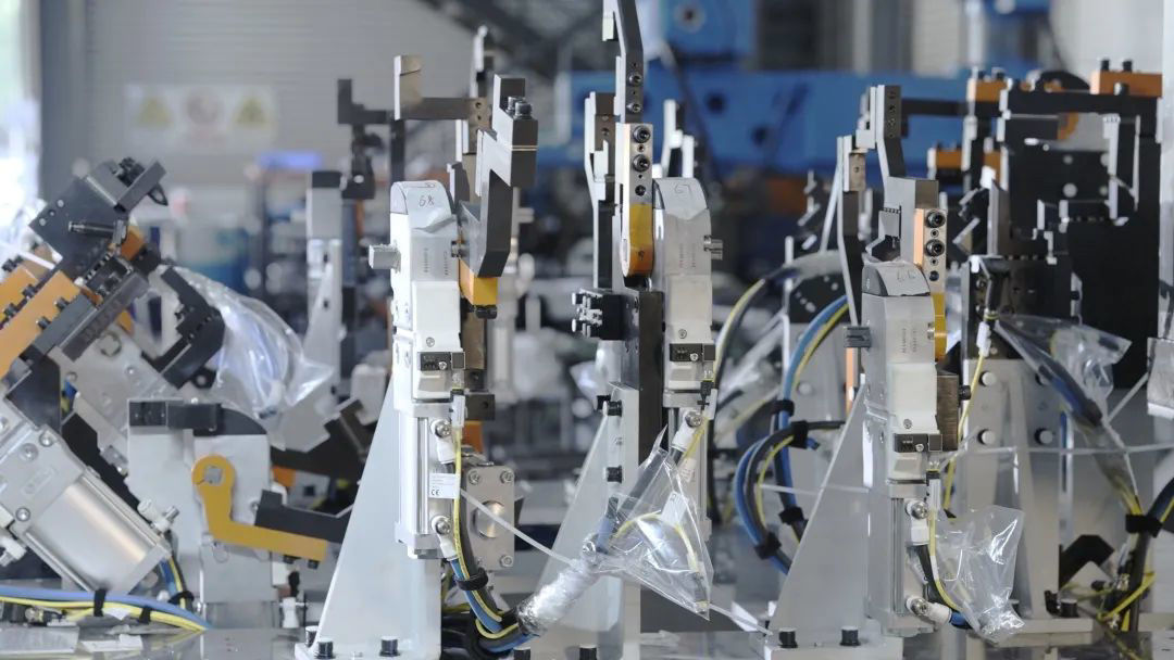 法拉第|法拉第未来汉福德工厂完成接收用于FF 91车身装配的关键设备