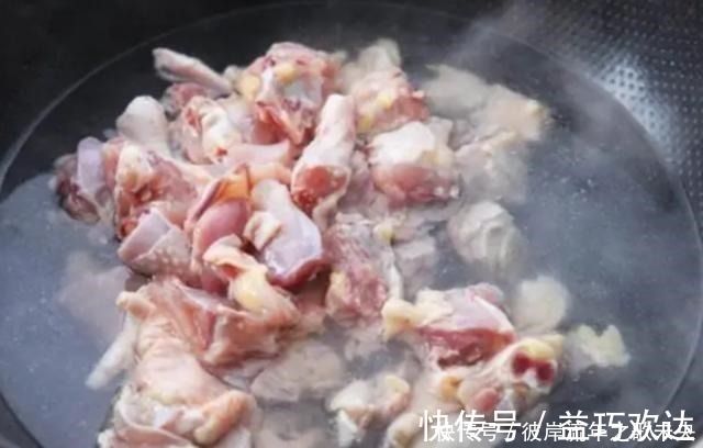 营养成分|炖鸡汤时，先放盐还是后放盐很多人都做错了，难怪汤不鲜也不香