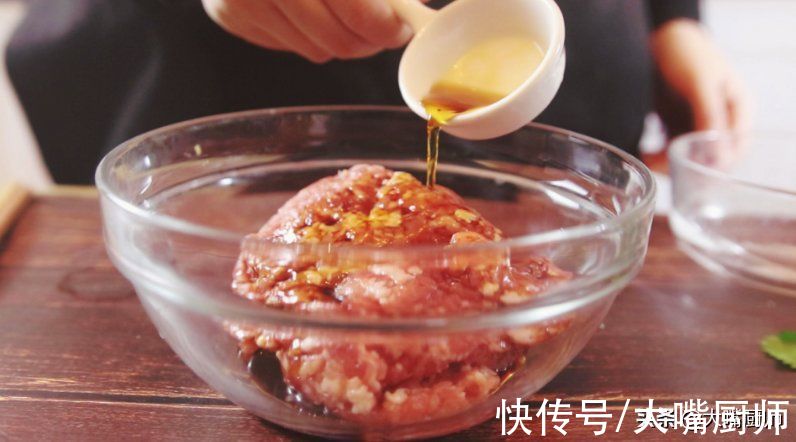 多汁|包包子饺子，调肉馅要3用2不用，出锅鲜嫩多汁不柴不腥，越吃越香