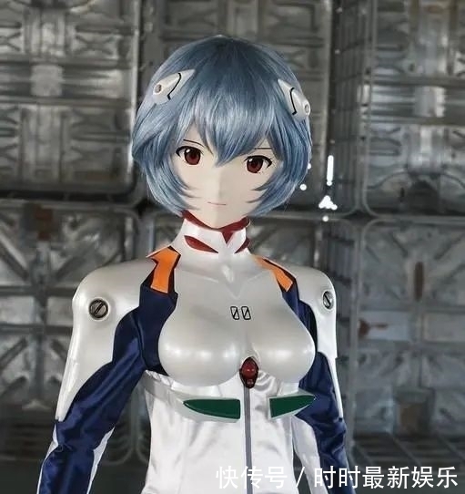 动漫角色|23岁女生扮演娃娃赚钱,神态像二次元手办,难以分辨真假