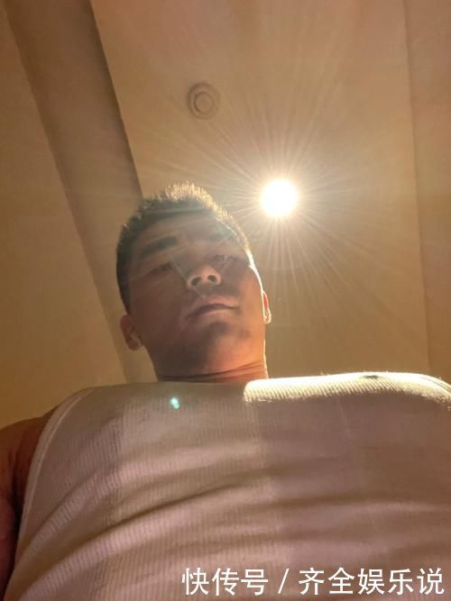 满身|空少小哥健身日常,胸毛腹毛连成线,满身精肌太可了!