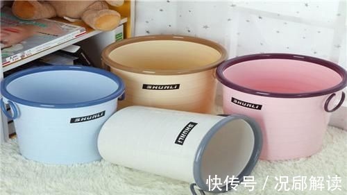 垃圾桶一定要放一个塑料瓶，解决了家里的一大困扰，太实用了