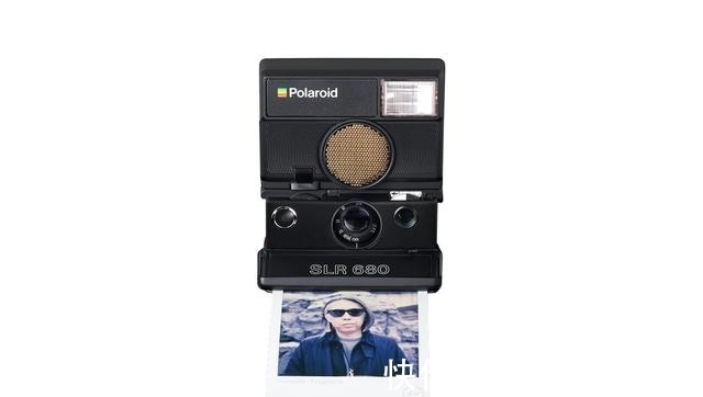 底片 全球限量100台!藤原浩联名Polaroid的老拍立得亮相 底片藏细节