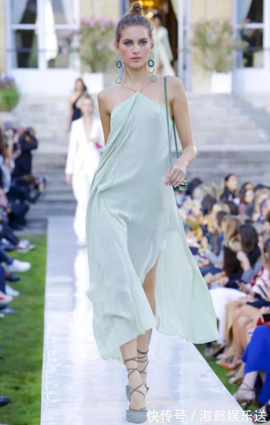 大长腿 收起你的凉鞋,今夏流行这3款鞋子,时髦又显高,适合脚宽的女人