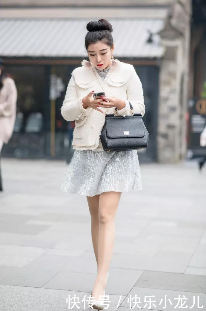 街拍：蕾丝搭配高跟鞋，成熟中带着性感