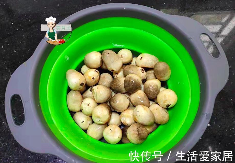 lily|秋天,此菜女人记得要多吃,不放肉也很鲜,补铁养血,提高免疫力