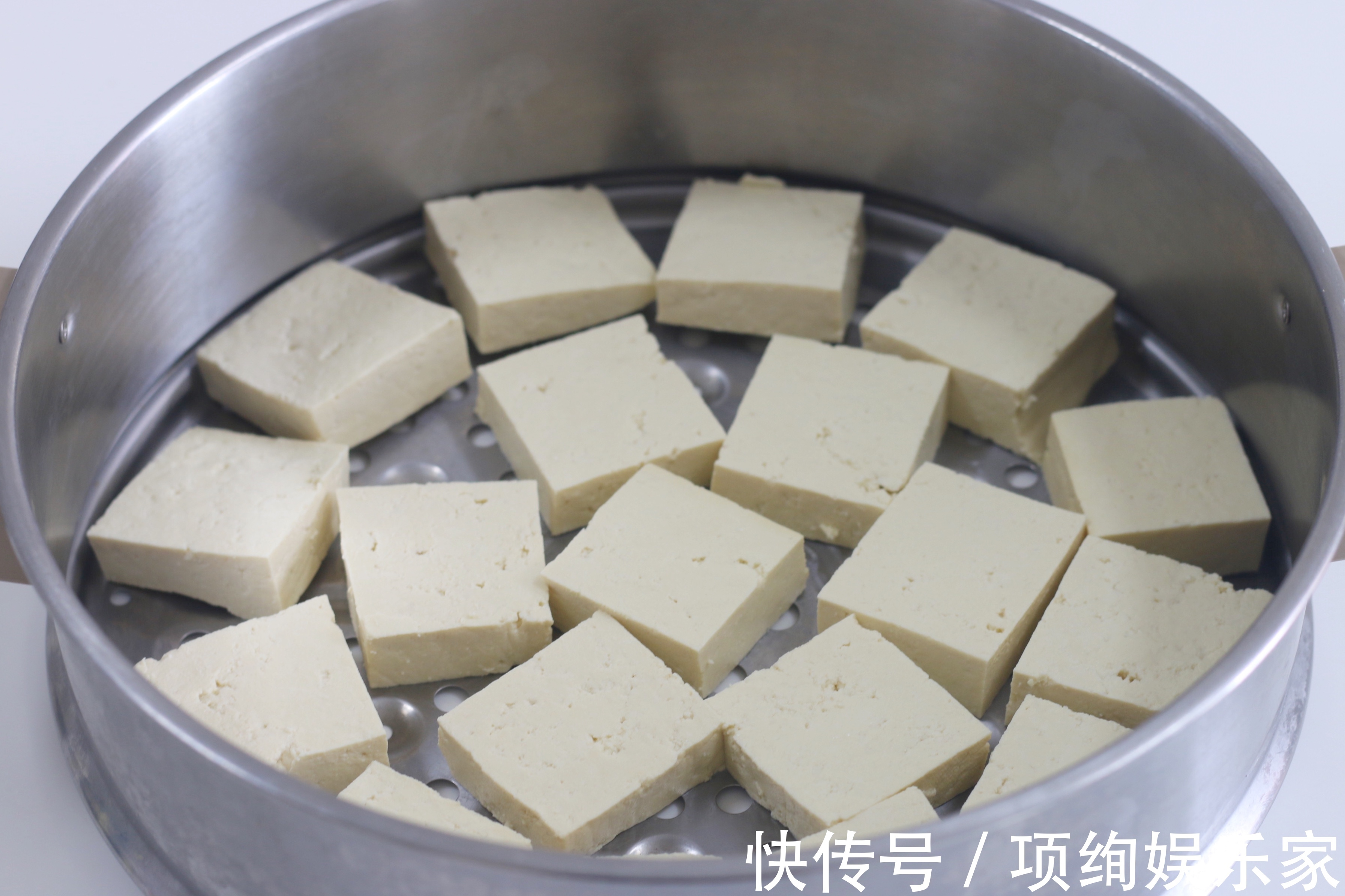 蜂窝|在家做冻豆腐，记住“先蒸后冻”，蜂窝大，不粘连，比买的卫生