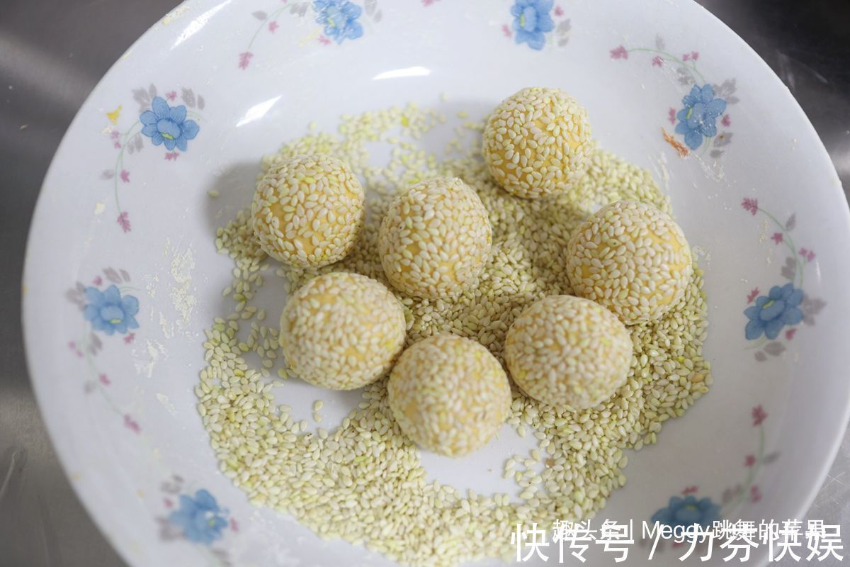 面团|用南瓜糯米做的3款小吃，还没出锅就流口水了，连老妈都没忍住