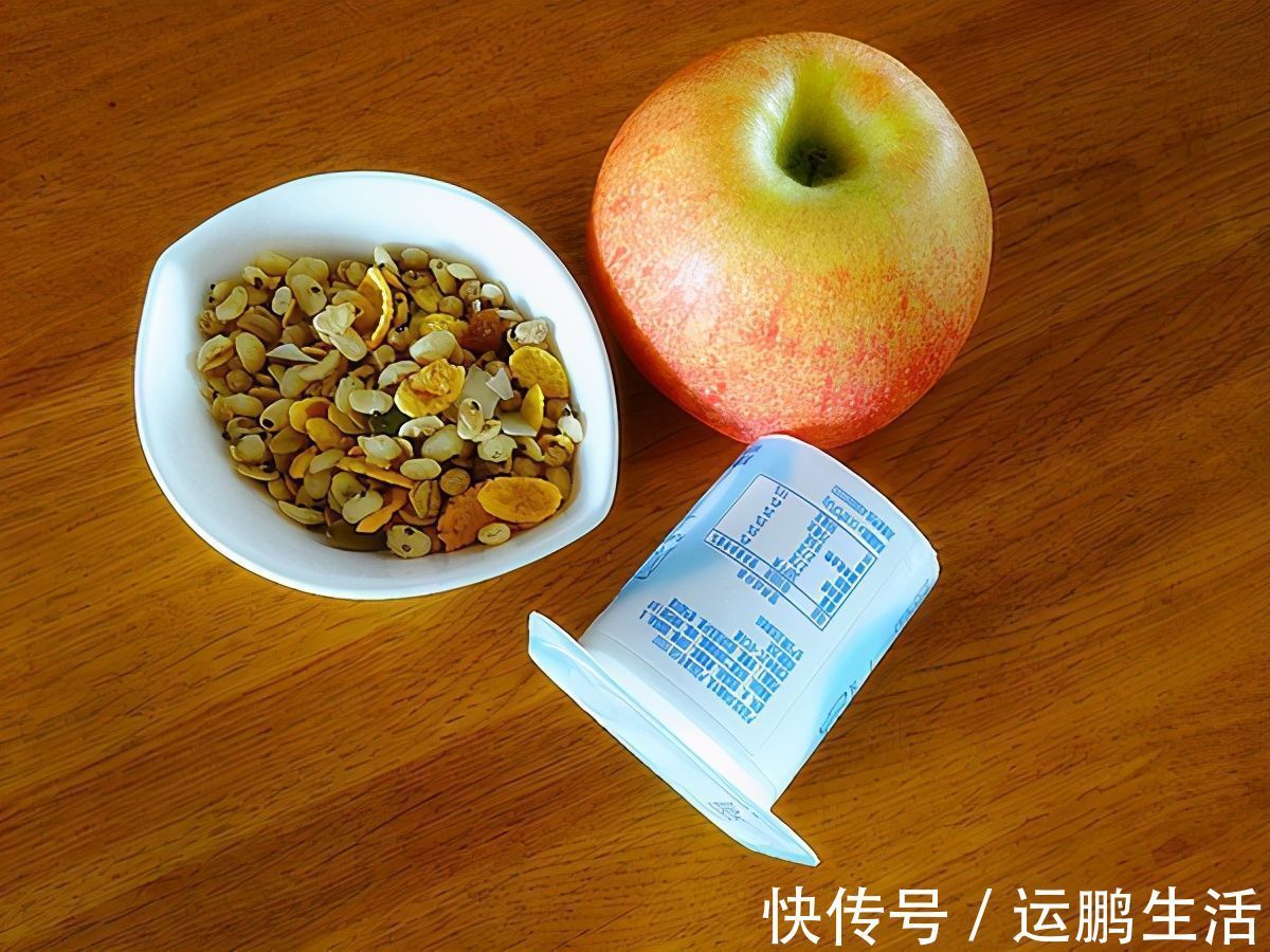 苹果|减肉最狠的水果，比香蕉更加通便排毒，做成早餐吃，体重悄悄的降