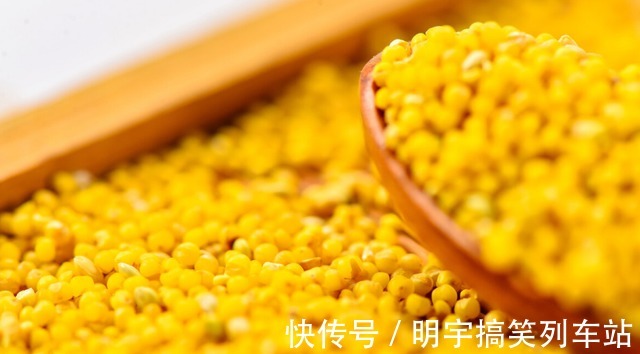 胃酸|每天喝小米粥能养胃吗?医生:想保护肠胃,2种粗粮尽量少吃