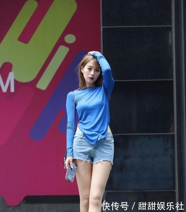 精致|穿着打底裤十分精致,塑造了一个时尚的女性形象