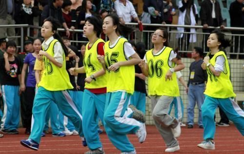 中考|体育老师公认“省力”跑步法,助力学生轻松到终点,考生可参考