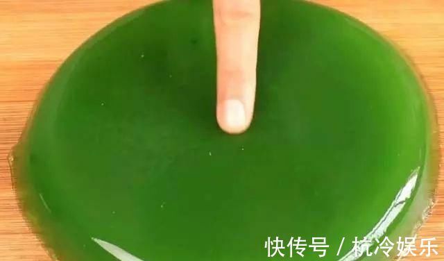 好吃|夏天黄瓜就要这样吃，清凉爽滑又劲道，好看又好吃，做法很简单