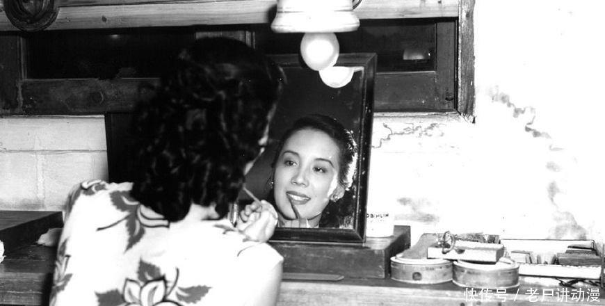 油条|民国历史老照片:图1孩子吃油条,最后一张女子非常有气质!