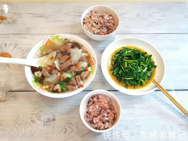 丝瓜炒鸡蛋|两口子的5天简单晚餐,每天都好吃暖胃,网友:认真生活的人最美