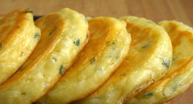 教你做手不沾面的烙饼,10分钟搞定全家人早餐,蓬松暄软像面包