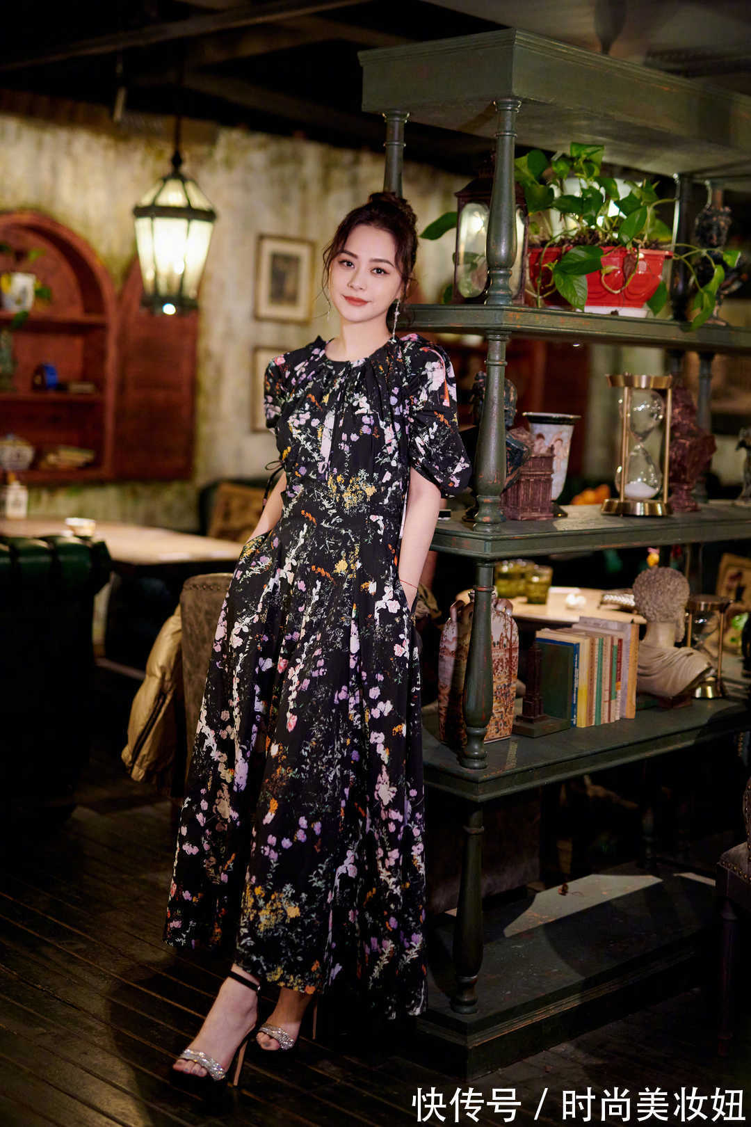 优雅 阿娇瘦下来太惊艳了,穿碎花连衣裙优雅大气,骨相美太迷人