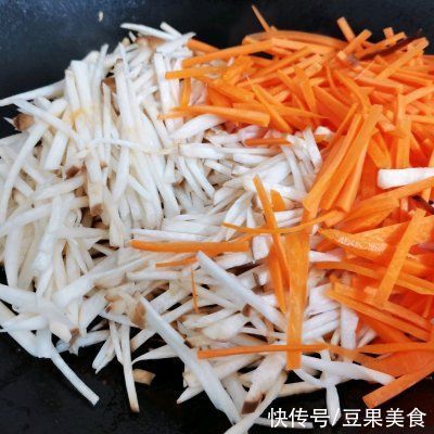 这道鱼香杏鲍菇一上桌，全家都爱吃